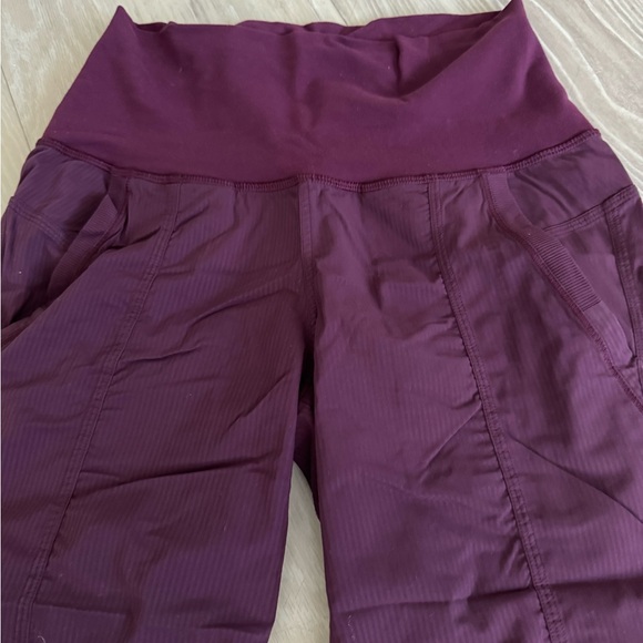 Lululemon size 4 vintage cropped pants - Picture 2 of 3